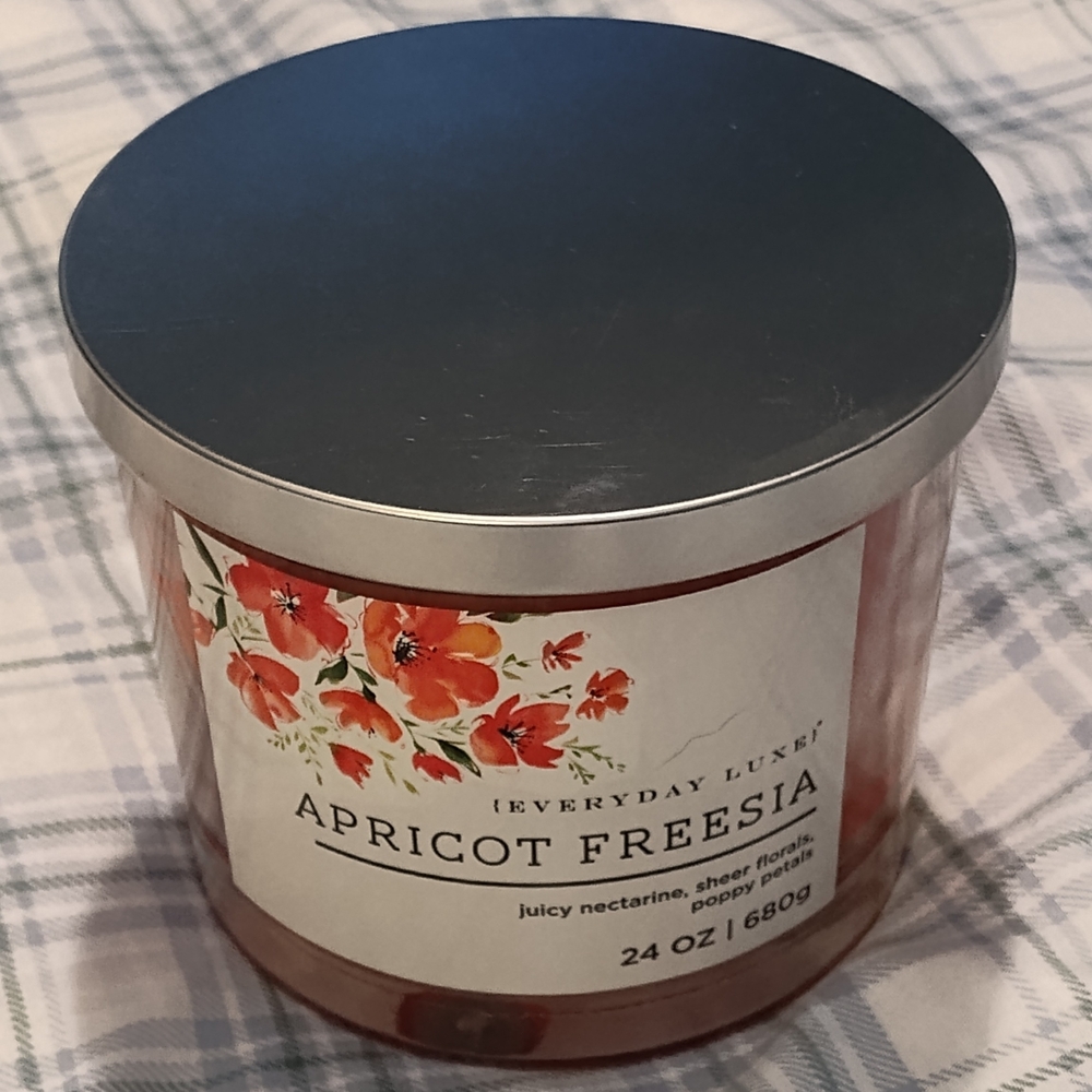 Apricot Freesia Candle - Orange and Silver